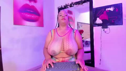 Snapshot of shannawells chatting on 07/14/26, 12:00 shannawells online show from 07/14/26, 12:00