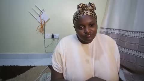 shanny_123 online show from 10/28/25, 03:47