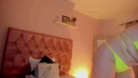 Snapshot of shantal_cruz1 chatting on 03/22/26, 03:43 shantal_cruz1 online show from 03/22/26, 03:43