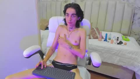 Shantal online show from 10/22/25, 04:13