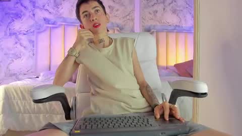 Snapshot of shantal_thompson21 chatting on 05/16/26, 04:09 Shantal online show from 05/16/26, 04:09