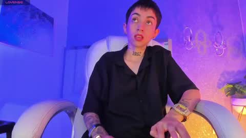 Snapshot of shantal_thompson21 chatting on 05/20/26, 11:38 Shantal online show from 05/20/26, 11:38