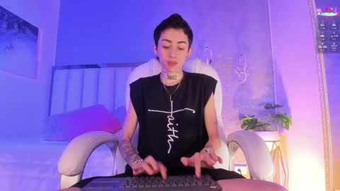 Snapshot of shantal_thompson21 chatting on 05/29/26, 01:42 Shantal online show from 05/29/26, 01:42