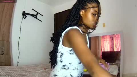 Snapshot of shantall_ebony1 chatting on 09/15/25, 08:42 shantall_ebony1 online show from 09/15/25, 08:42