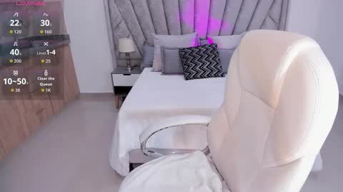 Shantall wills online show from 10/17/25, 07:38