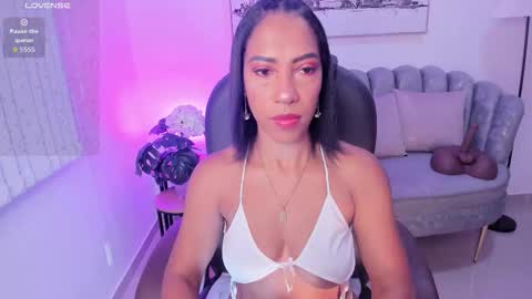 Snapshot of shantall_wills chatting on 03/25/26, 10:43 Shantall wills online show from 03/25/26, 10:43