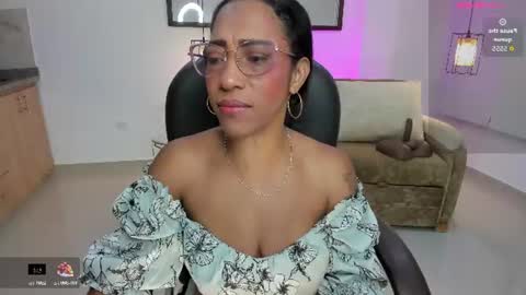 Snapshot of shantall_wills chatting on 06/12/26, 10:47 Shantall wills online show from 06/12/26, 10:47