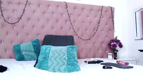 Snapshot of shantallfoxxie chatting on 03/21/26, 08:19 shantallfoxxie online show from 03/21/26, 08:19