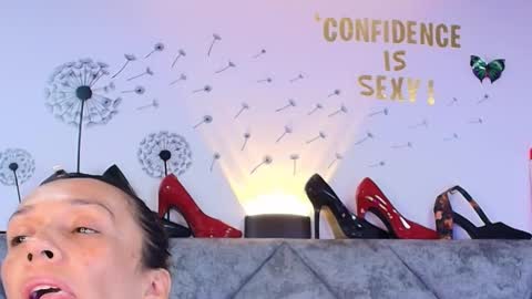 Snapshot of shantey_laurent chatting on 01/09/26, 03:04 shantey online show from 01/09/26, 03:04