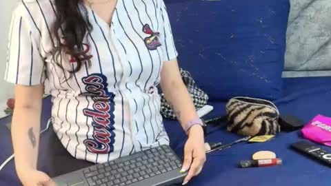 Snapshot of shantey_laurent chatting on 03/05/26, 02:02 shantey online show from 03/05/26, 02:02