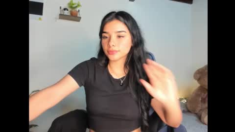 Snapshot of shara_jones chatting on 01/19/25, 05:05 Sara online show from 01/19/25, 05:05