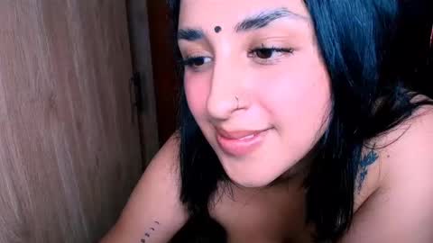 Snapshot of sharain chatting on 02/20/25, 08:25 My real name is bella  Much Gust  online show from 02/20/25, 08:25