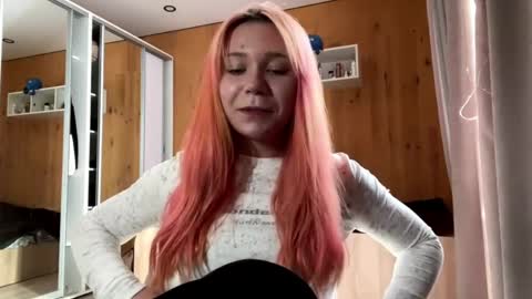 Snapshot of sharellfarina chatting on 04/07/26, 01:00 Sherry online show from 04/07/26, 01:00