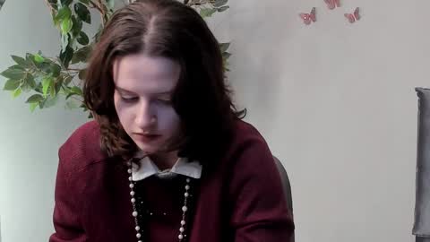 Snapshot of sharikabolanos chatting on 11/11/25, 07:58 Sara online show from 11/11/25, 07:58