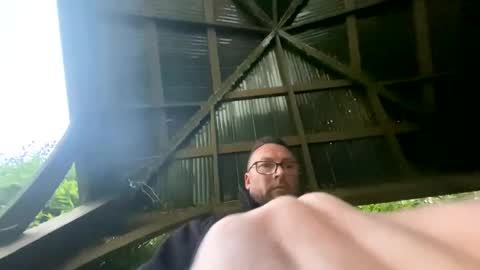 Snapshot of sharksboy16 chatting on 12/30/24, 03:46 Sharksboy online show from 12/30/24, 03:46