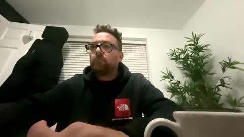 Snapshot of sharksboy16 chatting on 01/25/25, 06:55 Sharksboy online show from 01/25/25, 06:55