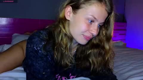 Snapshot of sharleenproject chatting on 11/20/25, 04:18 Sharleen online show from 11/20/25, 04:18