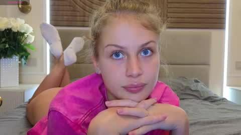 Snapshot of sharleenproject chatting on 01/16/26, 12:09 Sharleen online show from 01/16/26, 12:09