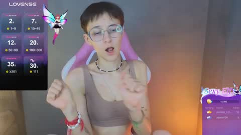 Snapshot of sharli_rose chatting on 12/13/24, 06:59 Sharli online show from 12/13/24, 06:59