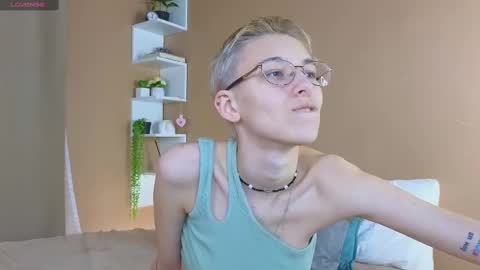 Snapshot of sharli_rose chatting on 02/20/25, 03:30 Sharli online show from 02/20/25, 03:30