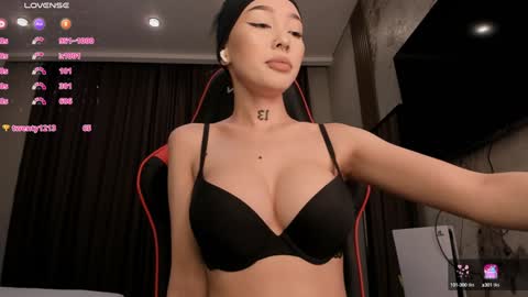 Sharlin  online show from 02/05/25, 01:04