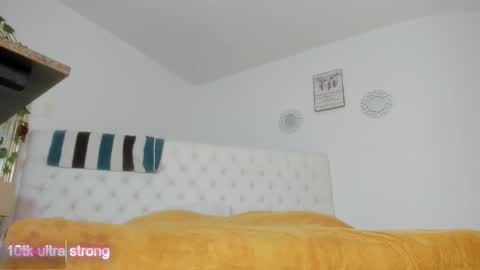 Snapshot of sharlot_evans_ chatting on 12/17/25, 12:11 Sharlot online show from 12/17/25, 12:11