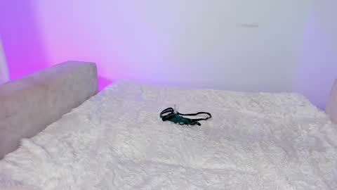 Hi fiends ---- I usually start online from Monday to Friday from 1000 am Saturdays and Sundays at 600 am Colombia time online show from 02/05/25, 06:37