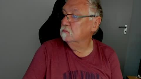 Snapshot of sharlots_pet chatting on 05/07/26, 10:42 sharlots_pet online show from 05/07/26, 10:42