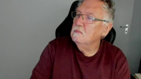 Snapshot of sharlots_pet chatting on 05/16/26, 10:12 sharlots_pet online show from 05/16/26, 10:12