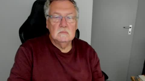 Snapshot of sharlots_pet chatting on 05/16/26, 10:36 sharlots_pet online show from 05/16/26, 10:36