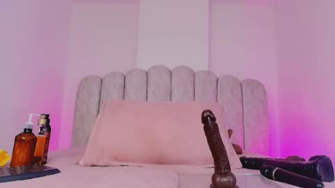 Snapshot of sharlott_kiss chatting on 02/06/26, 11:57 Sharlott online show from 02/06/26, 11:57