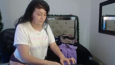 Snapshot of sharlotte__jones chatting on 12/21/24, 10:51 Sara online show from 12/21/24, 10:51