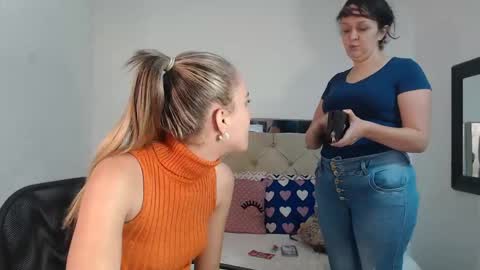 Snapshot of sharlotte__jones chatting on 02/15/25, 02:00 Sara online show from 02/15/25, 02:00