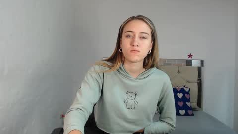 Snapshot of sharlotte__jones chatting on 02/21/25, 01:22 Sara online show from 02/21/25, 01:22