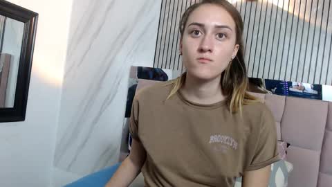 Snapshot of sharlotte__jones chatting on 12/19/25, 02:24 Sara online show from 12/19/25, 02:24