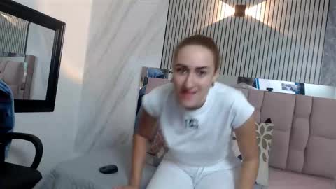 Snapshot of sharlotte__jones chatting on 01/14/26, 12:22 Sara online show from 01/14/26, 12:22