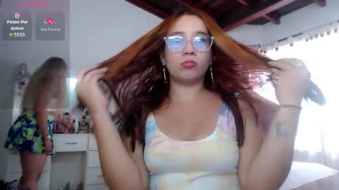 Snapshot of sharlotte_mom chatting on 11/06/25, 09:26 sharlotte online show from 11/06/25, 09:26