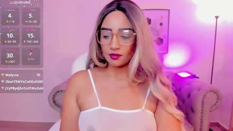 Snapshot of sharon_breezee chatting on 10/11/25, 03:17 sharon_breezee online show from 10/11/25, 03:17