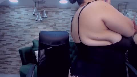 Snapshot of sharon_titts chatting on 09/21/25, 01:13 sharon online show from 09/21/25, 01:13