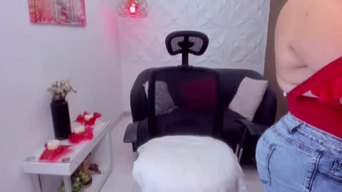 Snapshot of sharon_titts chatting on 03/18/26, 10:13 sharon online show from 03/18/26, 10:13
