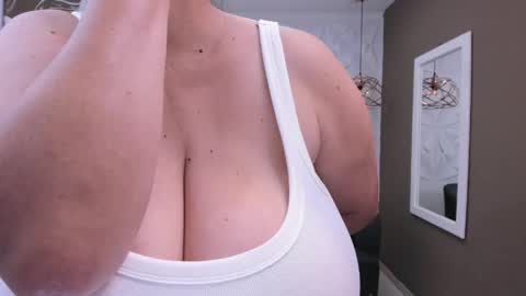Snapshot of sharon_titts chatting on 05/01/26, 02:10 sharon online show from 05/01/26, 02:10