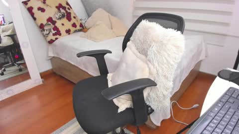 Sharon online show from 01/15/25, 04:32