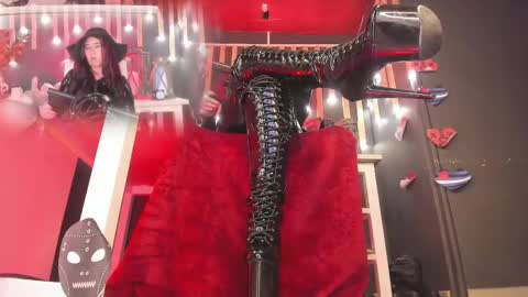 Snapshot of sharoon_gold chatting on 02/25/25, 01:52 Your mistress Sharon online show from 02/25/25, 01:52
