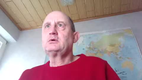 Snapshot of sharpshoder chatting on 12/23/25, 09:51 Peter online show from 12/23/25, 09:51