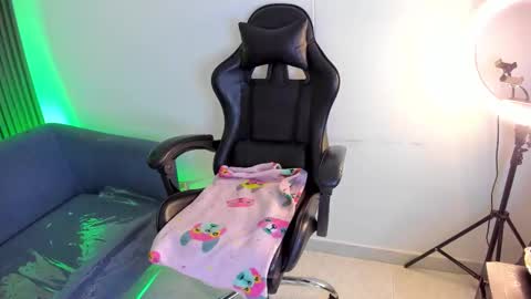 Snapshot of shaunadream_ chatting on 02/24/26, 05:05 Shauna online show from 02/24/26, 05:05