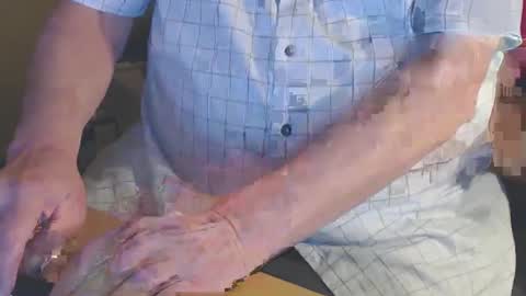 Snapshot of shaved164 chatting on 03/09/25, 12:10 Frans online show from 03/09/25, 12:10