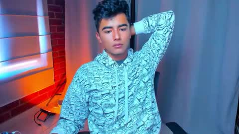 Snapshot of shawn__sanderson chatting on 12/18/25, 01:39 Shawn online show from 12/18/25, 01:39