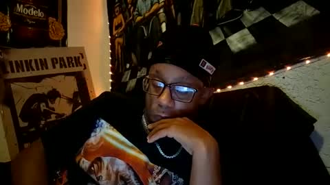 Snapshot of shawnvegas67 chatting on 12/18/25, 02:17 shawnvegas67 online show from 12/18/25, 02:17