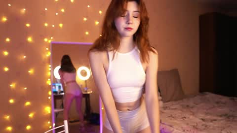 Snapshot of shawty_girl_ chatting on 02/05/25, 04:03 Sonya online show from 02/05/25, 04:03