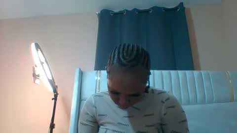 Snapshot of shay_diva chatting on 09/30/25, 01:16 Shay diva online show from 09/30/25, 01:16